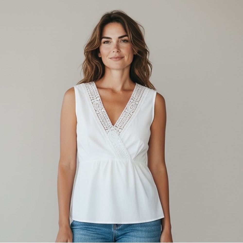 Talbots white sleeveless women’s cotton top. Size L Petites. Side zip with hook.